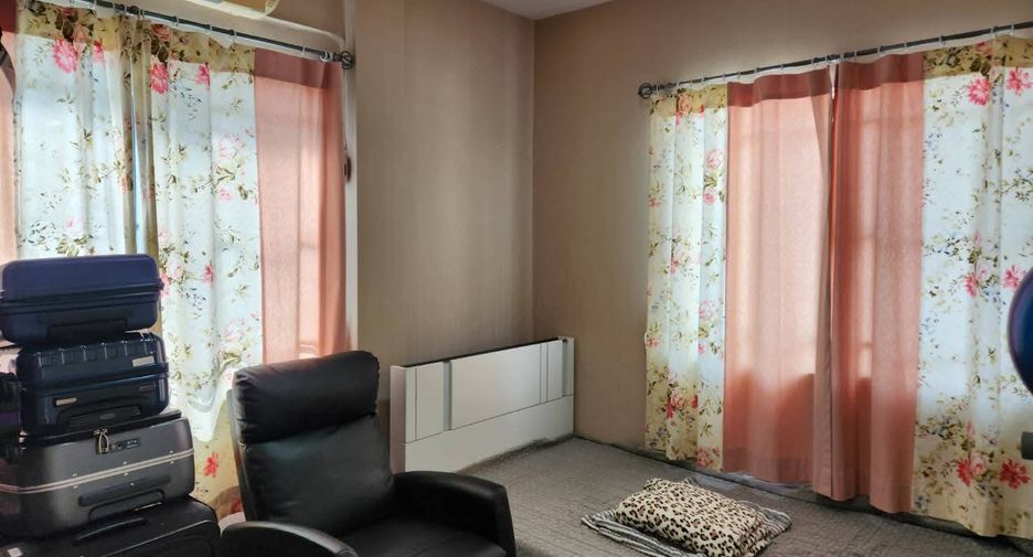 For sale 4 bedrooms house in Mueang Chiang Mai, Chiang Mai