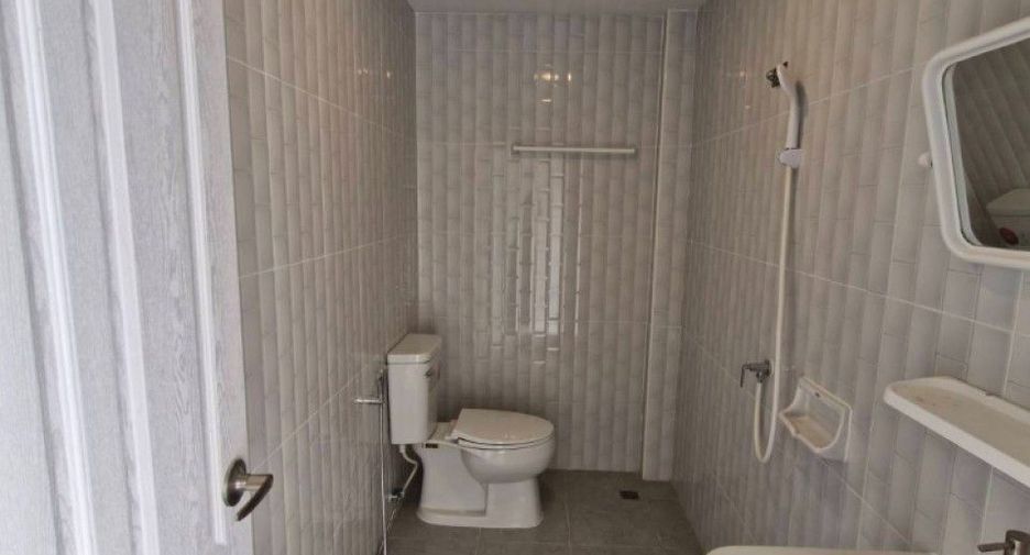 For sale 2 bedrooms townhouse in Mueang Nakhon Pathom, Nakhon Pathom