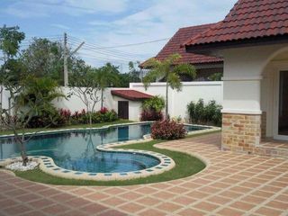 Villa en alquiler de 3 habitaciones en Bang Lamung, Chonburi