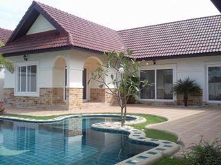 Villa en alquiler de 3 habitaciones en Bang Lamung, Chonburi