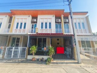 出售 3 卧室 联排别墅 在 Mueang Samut Sakhon, Samut Sakhon