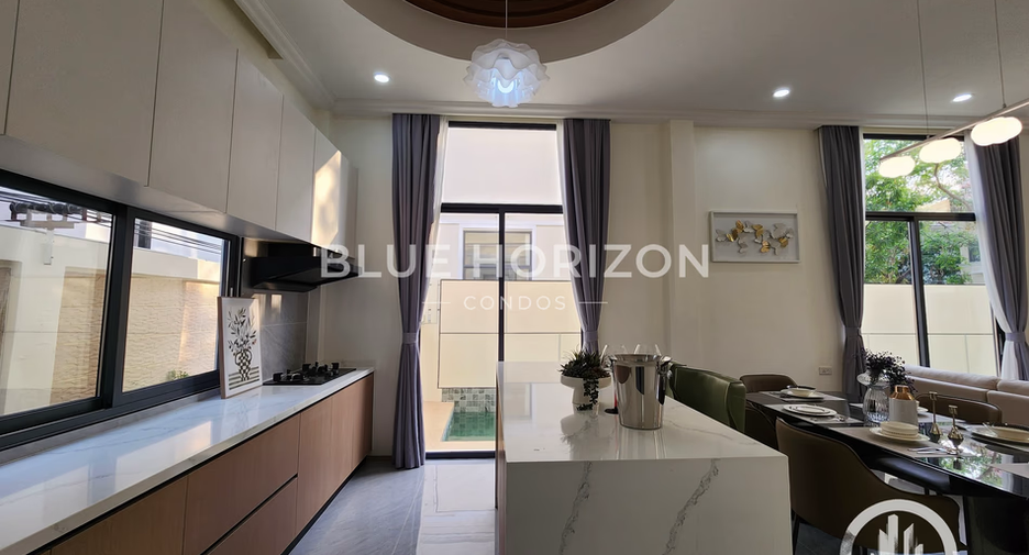 For sale 4 bedrooms house in Bang Lamung, Chonburi