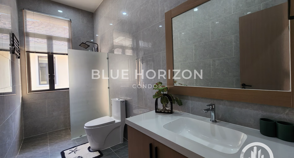 For sale 4 bedrooms house in Bang Lamung, Chonburi