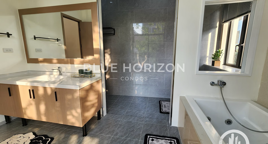 For sale 4 bedrooms house in Bang Lamung, Chonburi