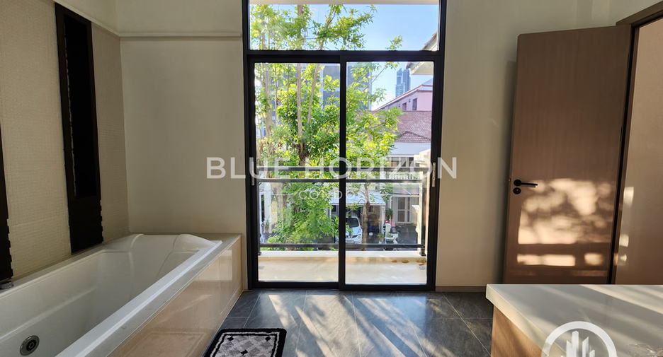 For sale 4 bedrooms house in Bang Lamung, Chonburi