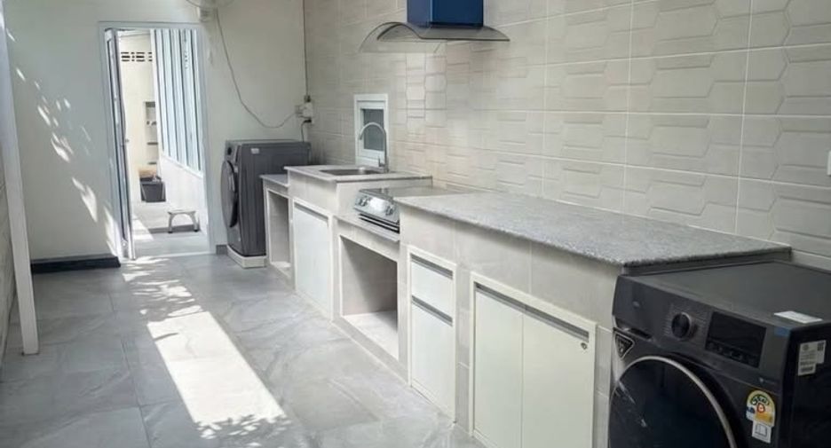 For rent 5 bedrooms house in Bang Kapi, Bangkok