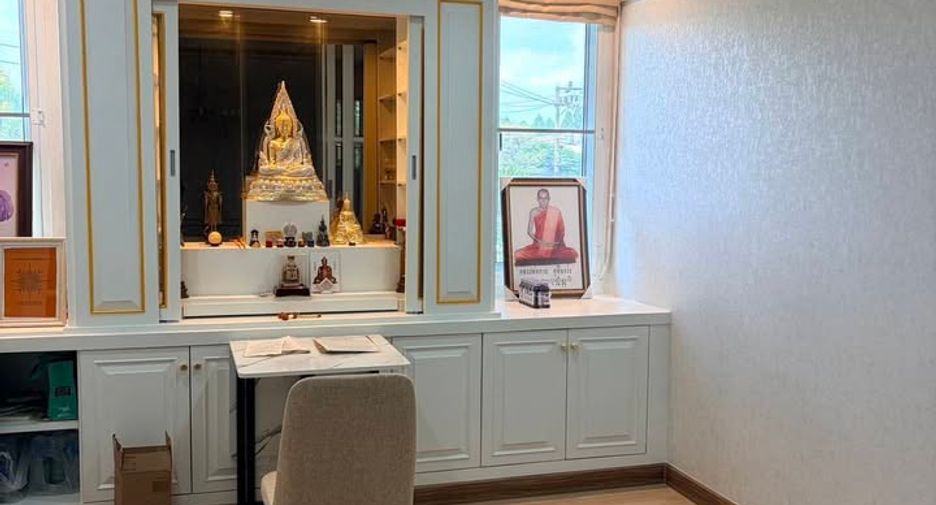 For rent 5 bedrooms house in Bang Kapi, Bangkok