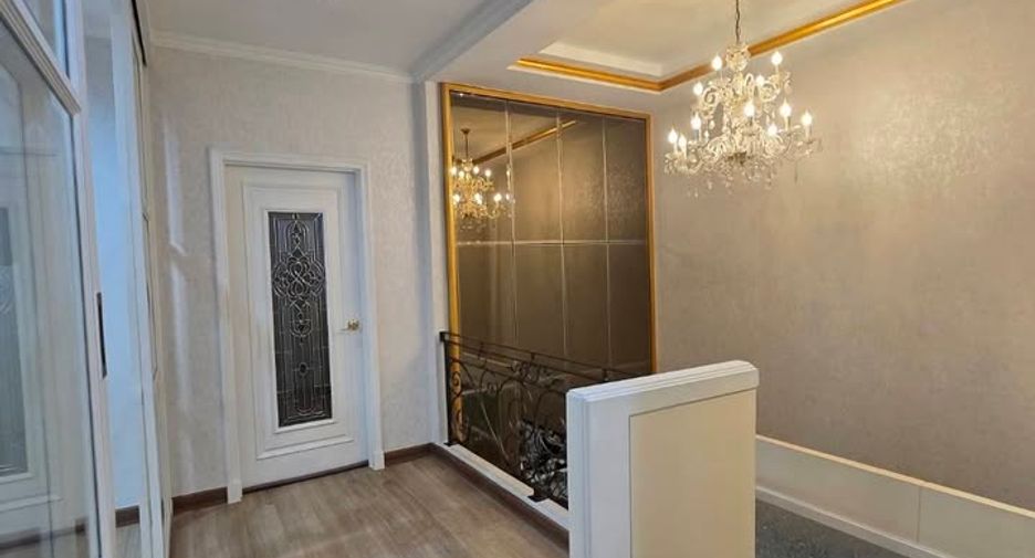 For rent 5 bedrooms house in Bang Kapi, Bangkok