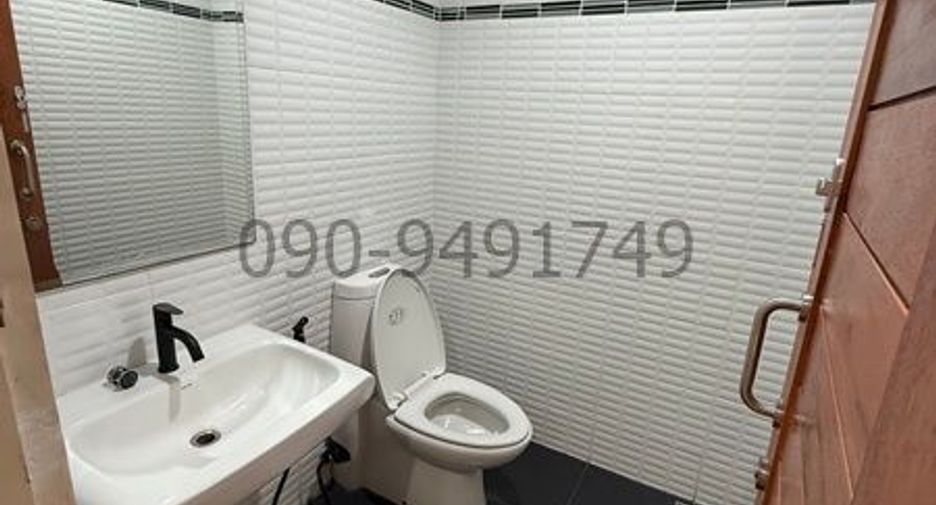For rent 3 bedrooms townhouse in Suan Luang, Bangkok