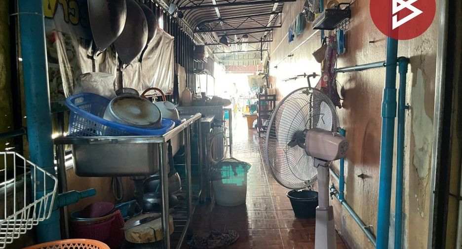 For sale 3 bedrooms retail Space in Phra Samut Chedi, Samut Prakan