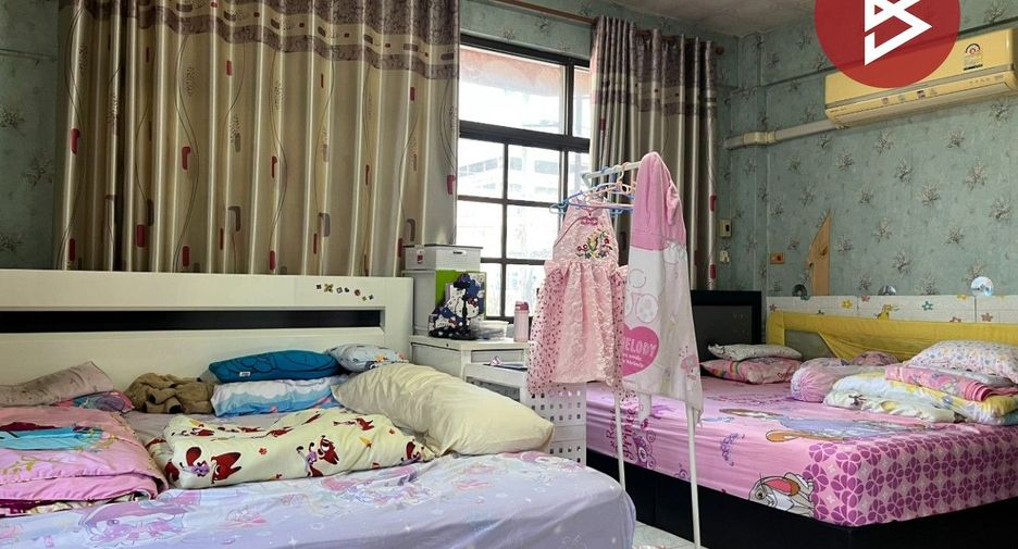 For sale 3 bedrooms retail Space in Phra Samut Chedi, Samut Prakan