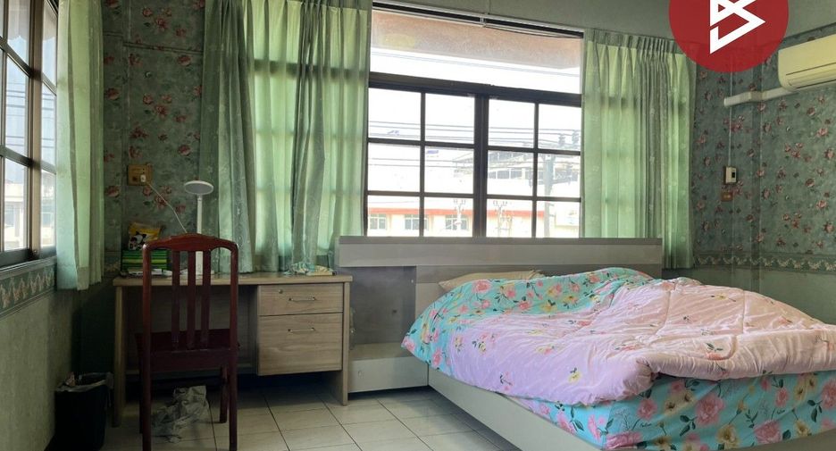 For sale 3 bedrooms retail Space in Phra Samut Chedi, Samut Prakan