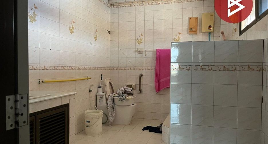 For sale 3 bedrooms retail Space in Phra Samut Chedi, Samut Prakan