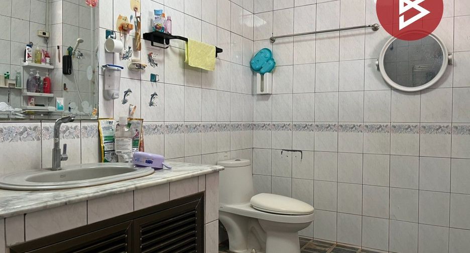 For sale 3 bedrooms retail Space in Phra Samut Chedi, Samut Prakan