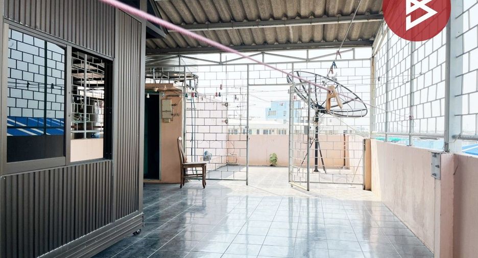 For sale 3 bedrooms retail Space in Phra Samut Chedi, Samut Prakan