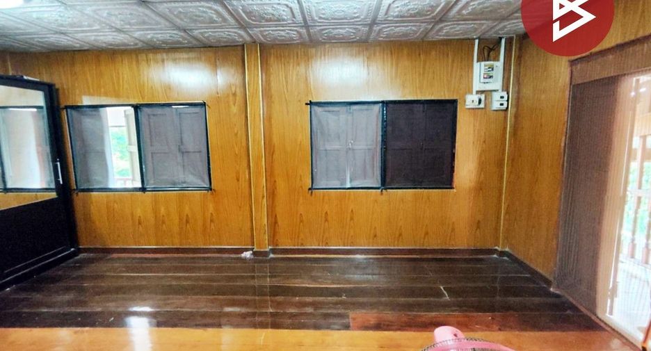For sale 3 bedrooms house in Bang Mun Nak, Phichit