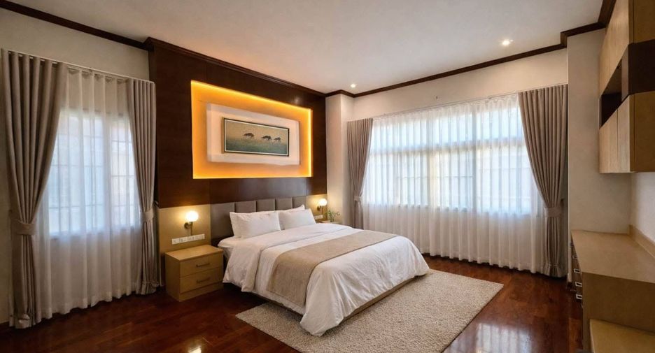 For sale 5 bedrooms house in Mueang Chiang Mai, Chiang Mai