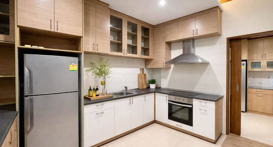For sale 5 bedrooms house in Mueang Chiang Mai, Chiang Mai