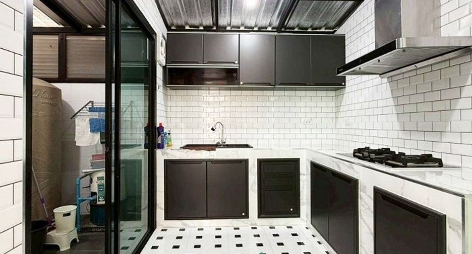 For sale 3 ベッドルーム townhouse in Phra Pradaeng, Samut Prakan