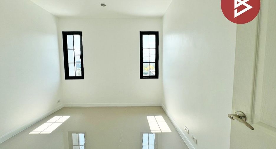 For sale 3 bedrooms townhouse in Phan Thong, Chonburi