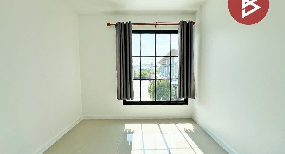 For sale 3 bedrooms townhouse in Phan Thong, Chonburi