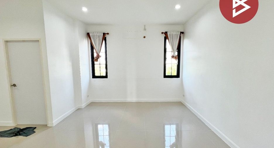 For sale 3 bedrooms townhouse in Phan Thong, Chonburi