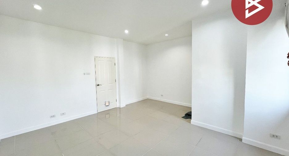 For sale 3 bedrooms townhouse in Phan Thong, Chonburi