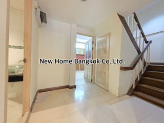 À louer et à vendre 2 chambres maison de ville à Watthana, Bangkok