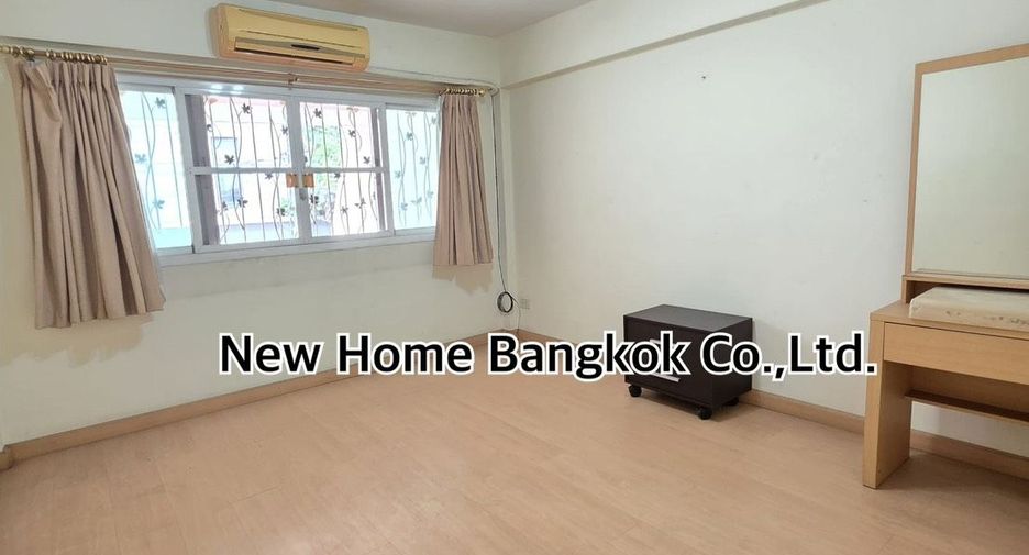 For rent and for sale 2 bedrooms townhouse in Watthana, Bangkok