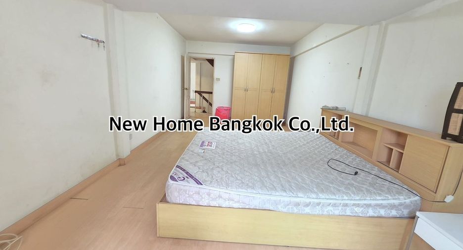 For rent and for sale 2 bedrooms townhouse in Watthana, Bangkok