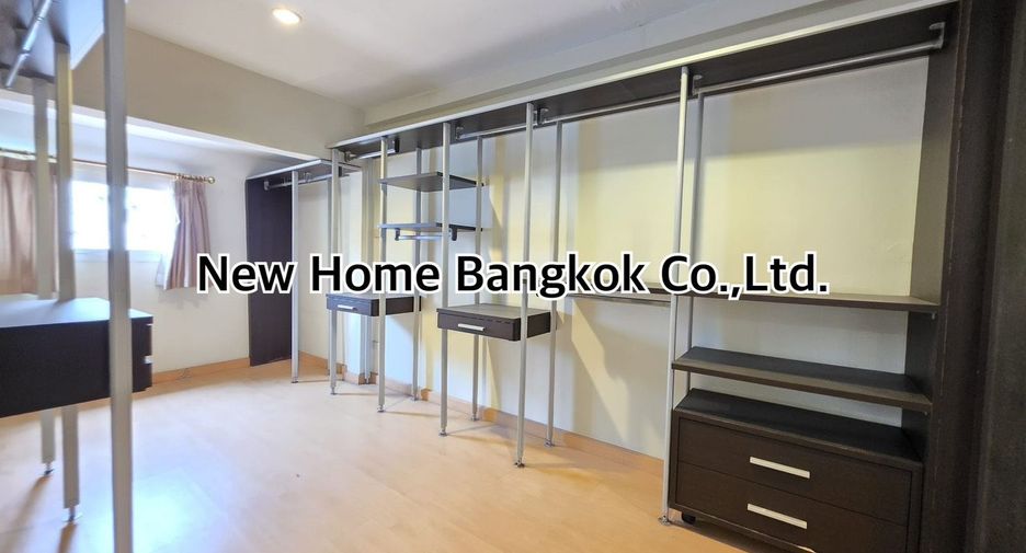 For rent and for sale 2 bedrooms townhouse in Watthana, Bangkok