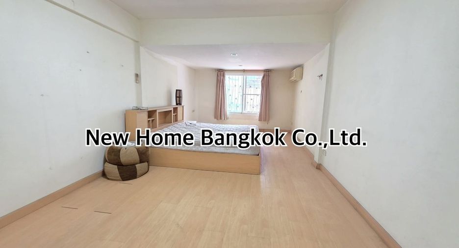 For rent and for sale 2 bedrooms townhouse in Watthana, Bangkok