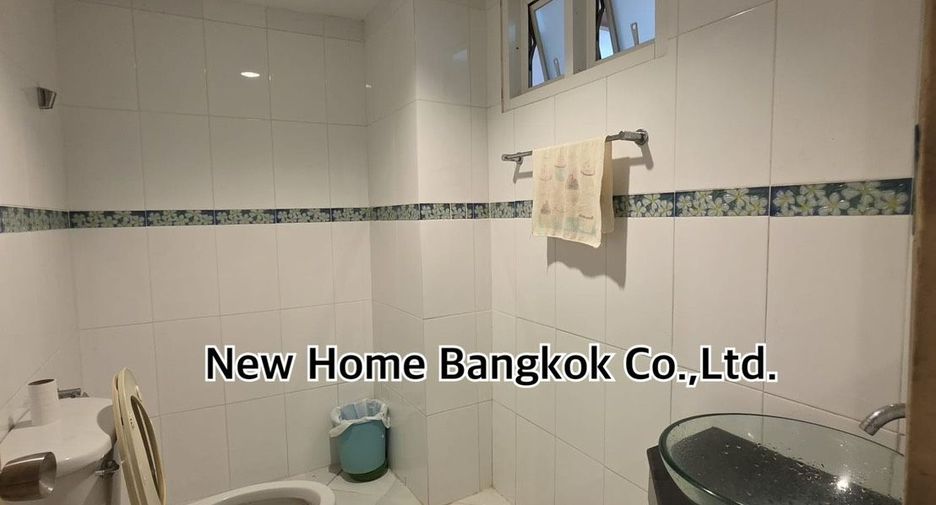 For rent and for sale 2 bedrooms townhouse in Watthana, Bangkok