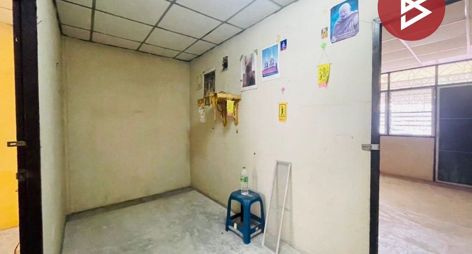For sale 3 bedrooms townhouse in Phra Khanong, Bangkok