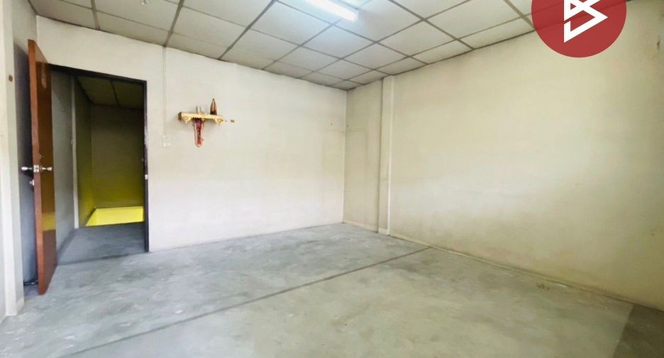 For sale 3 bedrooms townhouse in Phra Khanong, Bangkok