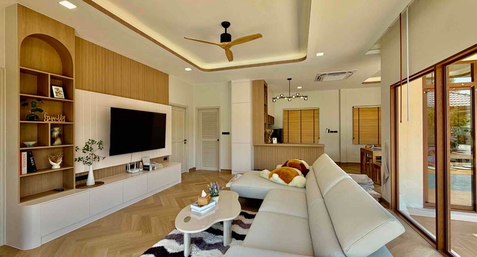 Villa en alquiler de 4 habitaciones en Bang Lamung, Chonburi
