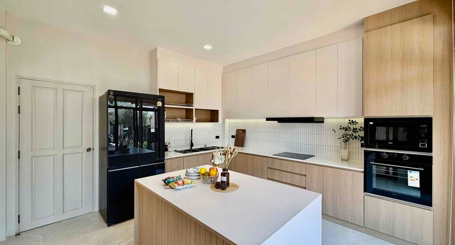 Villa en alquiler de 4 habitaciones en Bang Lamung, Chonburi