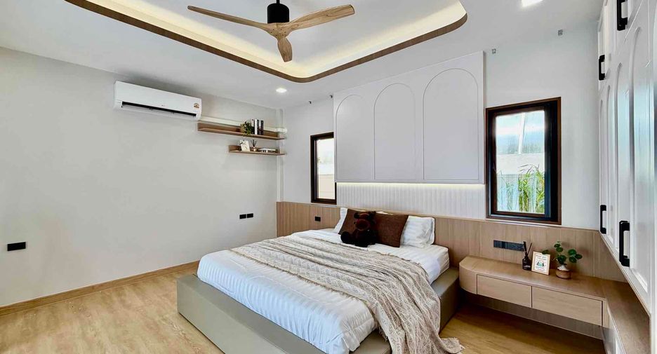 Villa en alquiler de 4 habitaciones en Bang Lamung, Chonburi