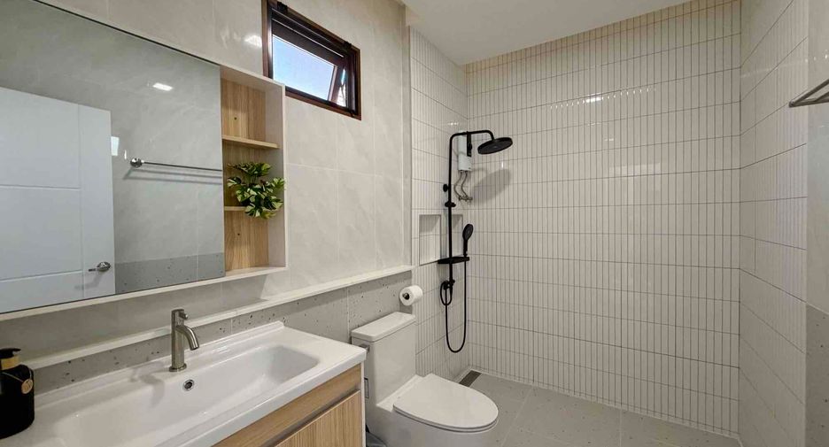 Villa en alquiler de 4 habitaciones en Bang Lamung, Chonburi