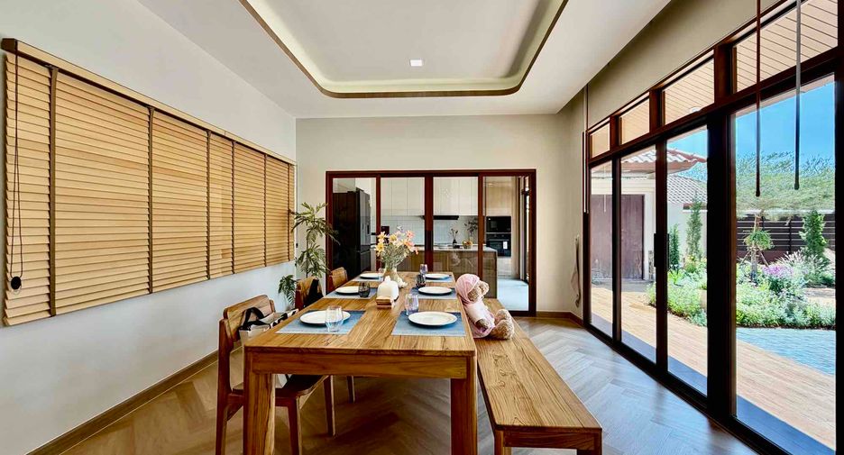 Villa en alquiler de 4 habitaciones en Bang Lamung, Chonburi