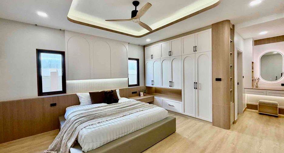 Villa en alquiler de 4 habitaciones en Bang Lamung, Chonburi