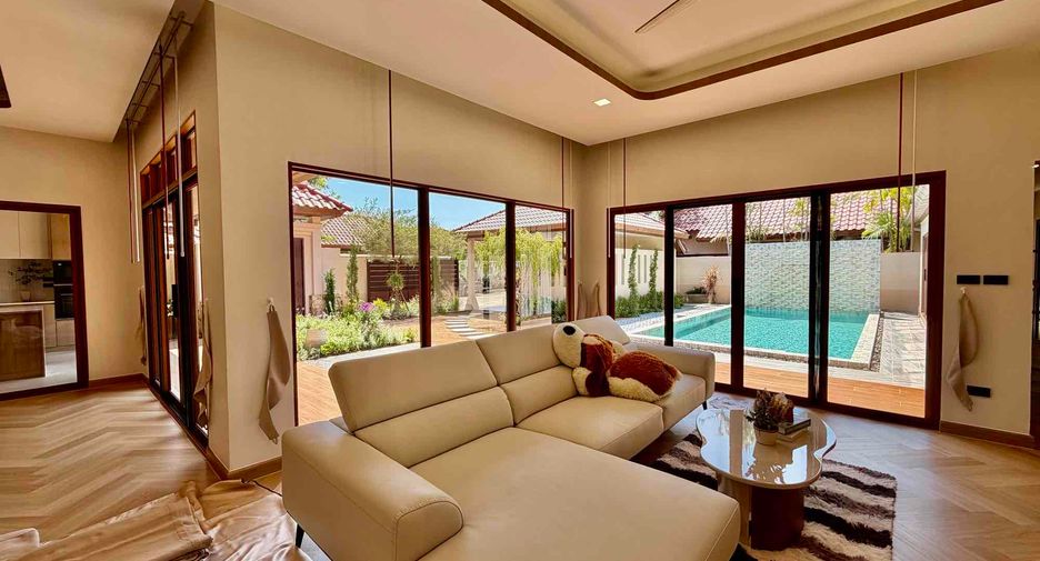 Villa en alquiler de 4 habitaciones en Bang Lamung, Chonburi