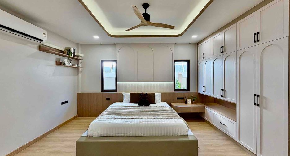 Villa en alquiler de 4 habitaciones en Bang Lamung, Chonburi