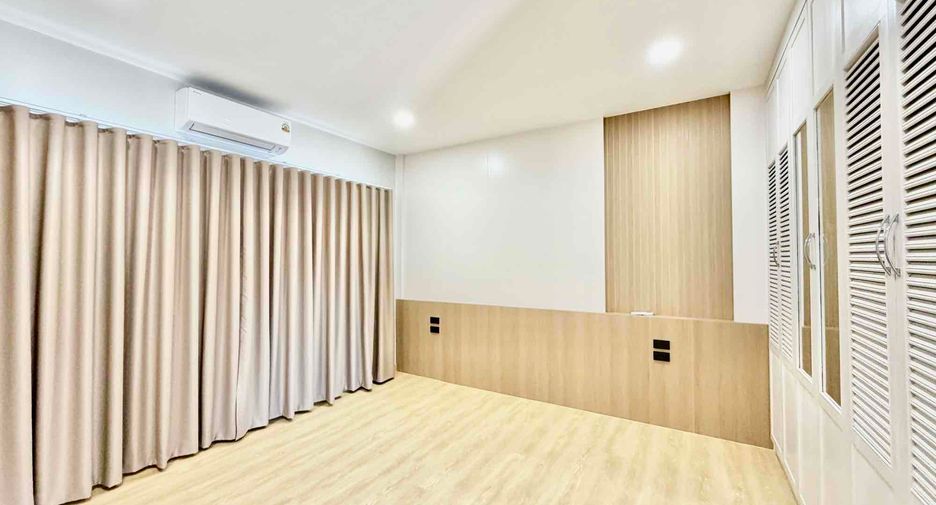Villa en alquiler de 4 habitaciones en Bang Lamung, Chonburi