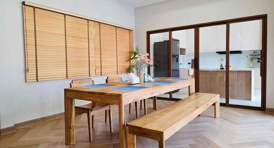 Villa en alquiler de 4 habitaciones en Bang Lamung, Chonburi