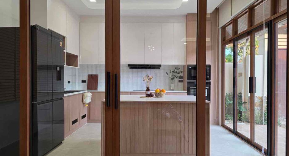 Villa en alquiler de 4 habitaciones en Bang Lamung, Chonburi