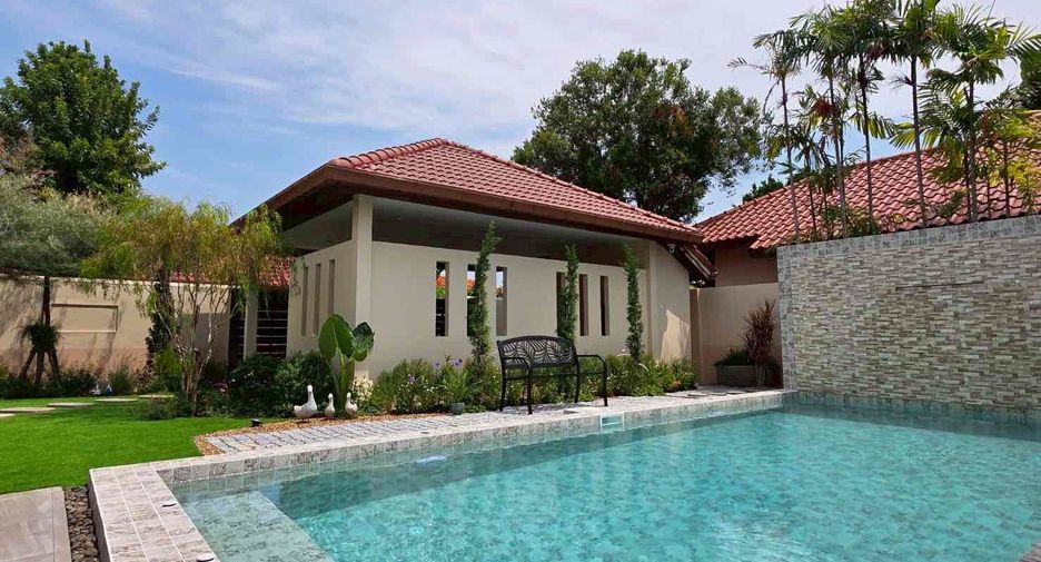 Villa en alquiler de 4 habitaciones en Bang Lamung, Chonburi
