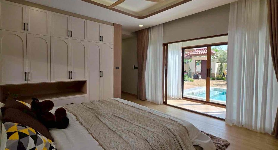 Villa en alquiler de 4 habitaciones en Bang Lamung, Chonburi