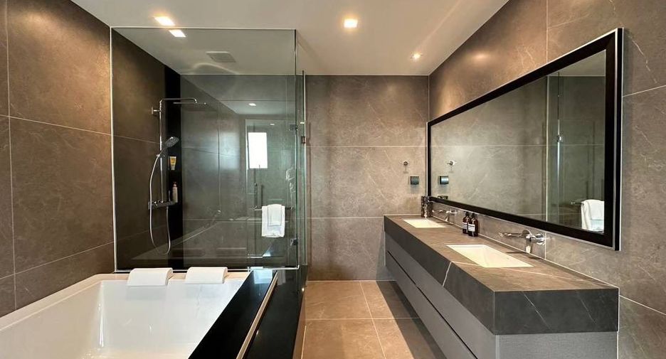 For sale 5 bedrooms house in Lat Krabang, Bangkok