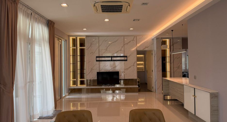 For sale 4 bedrooms house in Lat Krabang, Bangkok